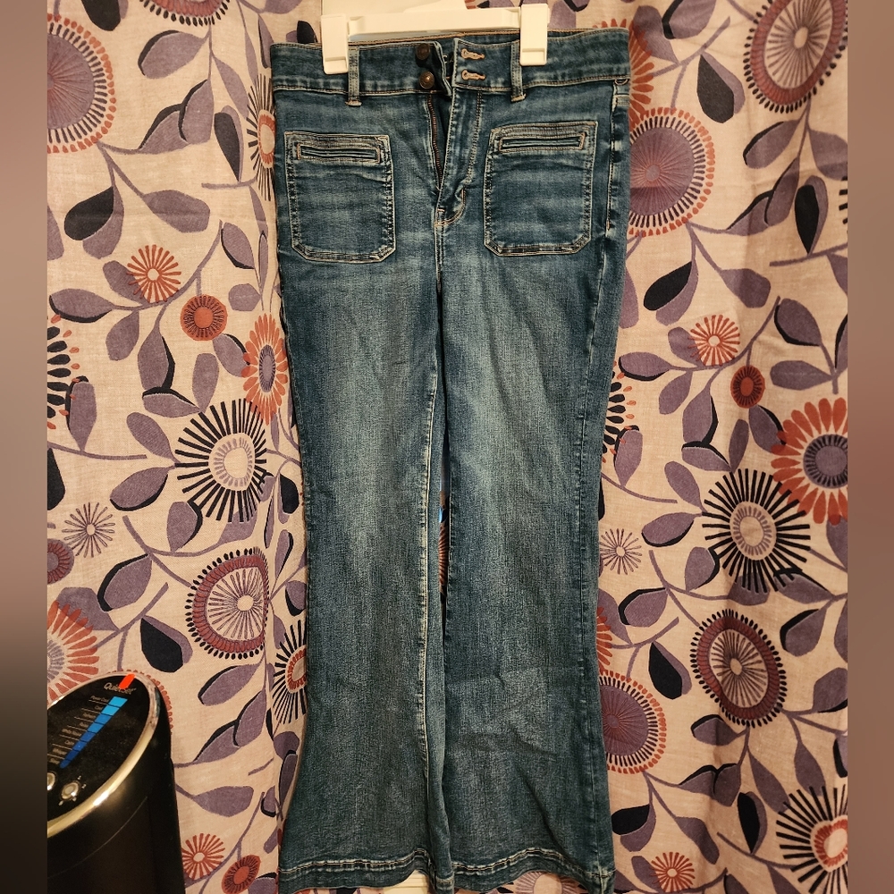 American Eagle Super High Rise Flare Next Level Stretch Jeans Size 8